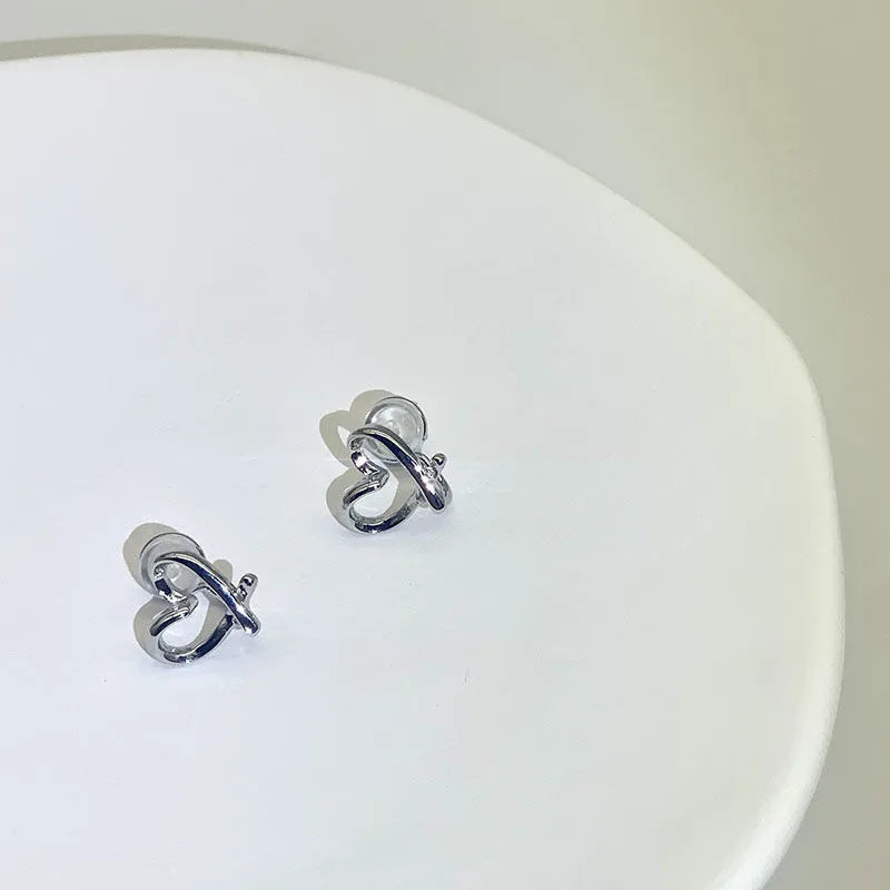 Minimalist Irregular Hollow Heart Clip Earrings for Women Silicone Ear Clip Non-Piercing Stud Earring Fashion Ear Ring Jewelry