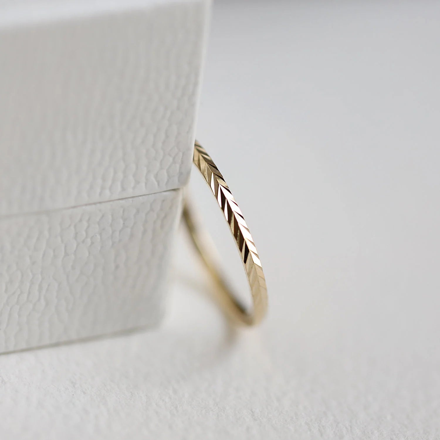 Herringbone Eternity Ring, 14K Gold Chevron Ring, 14K Gold Herringbone Ring, Diamond Cut Gold Ring, Minimalist Ring, Chevron Eternity Ring